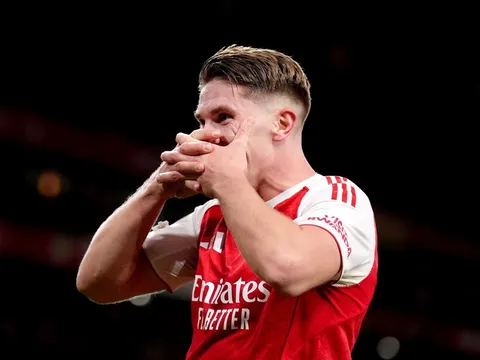 Rooney ngả mũ trước kỹ năng cực kỳ thông minh của Gyokeres