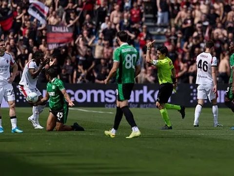 Tomori nhận thẻ đỏ, AC Milan thua Sassuolo 0-2