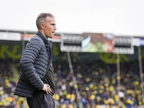 Thắng ngược phút 90, Van Persie thừa nhận Feyenoord gặp may