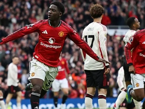 Kobbie Mainoo và bàn thắng mang tính biểu tượng vào lưới Liverpool