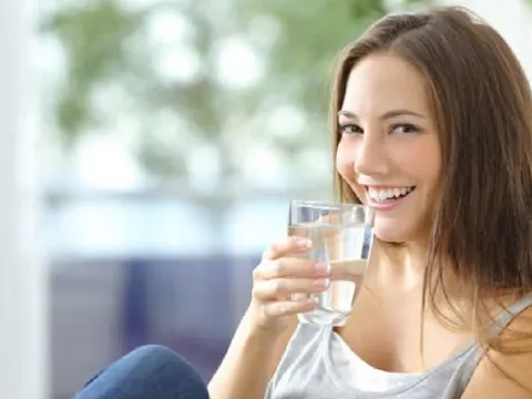 4 khung giờ uống nước ấm tốt cho sức khỏe