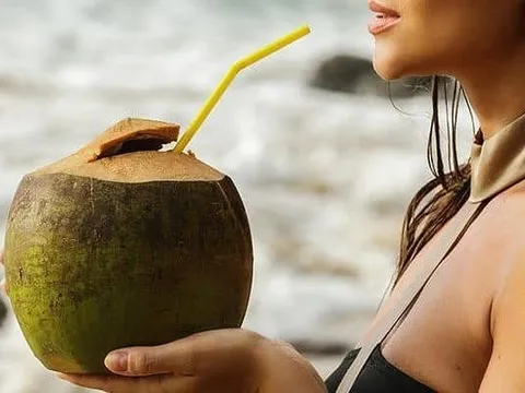 Uống nước dừa thay nước ngọt: thói quen nhỏ giúp kiểm soát cân nặng và cải thiện làn da