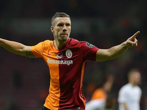 10 bàn thắng đẹp nhất trong sự nghiệp Lukas Podolski