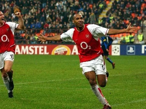10 khoảnh khắc tuyệt vời nhất của CLB Arsenal