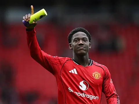 Kobbie Mainoo vỡ òa cảm xúc sau khi kết liễu Liverpool
