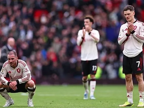 Trận thua MU phơi bày sự rệu rã của Liverpool