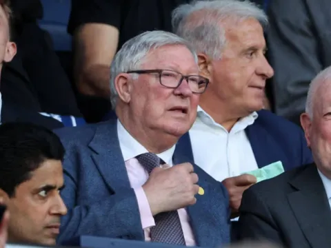 Sir Alex Ferguson nhập viện khẩn cấp trước trận MU vs Liverpool