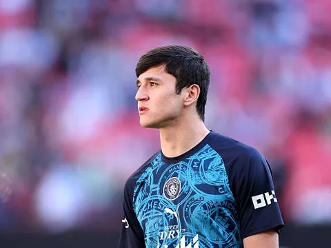 Chelsea lên kế hoạch mua trung vệ Khusanov của Man City