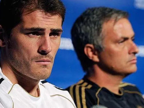 Mourinho thà làm bạo chúa còn hơn để phòng thay đồ nổi loạn