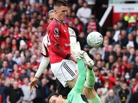 Shearer và Richards khẳng định Sesko ghi bàn bằng tay