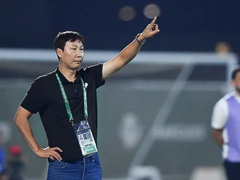 Thủ tướng tặng Bằng khen cho HLV Kim Sang Sik