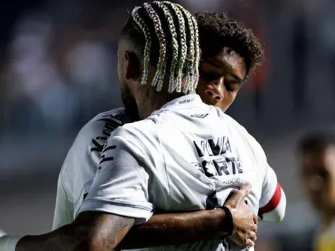 Neymar nổi nóng và xô xát với con trai Robinho tại Santos