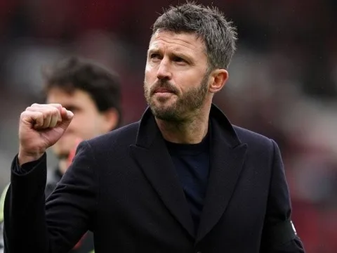 Cú hích 100 triệu bảng giúp MU giữ chân Michael Carrick