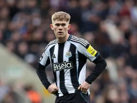Lewis Hall là người thừa kế hoàn hảo cho Luke Shaw tại MU