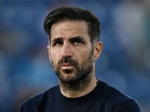 Fabregas mượn lời Mourinho để hoãn việc dẫn dắt Chelsea