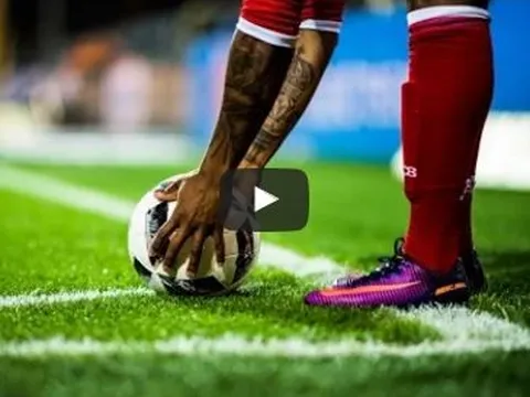 Ai rê bóng xuất sắc hơn Lionel Messi lúc này?