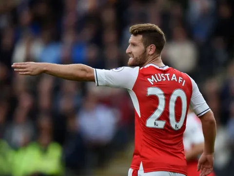 "Arsenal đừng đổ tại Mustafi khi đá kém"