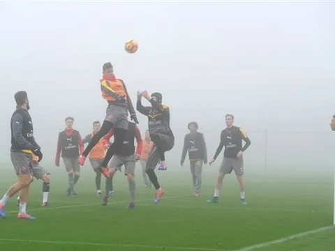 Arsenal ngập chìm trong sương mù trước giờ 'chiến' Man City