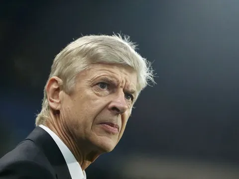 Arsenal thua Man City, HLV Wenger ví trọng tài như con sư tử trong sở thú