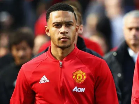 Ashley Young và Depay khiến Mourinho day dứt