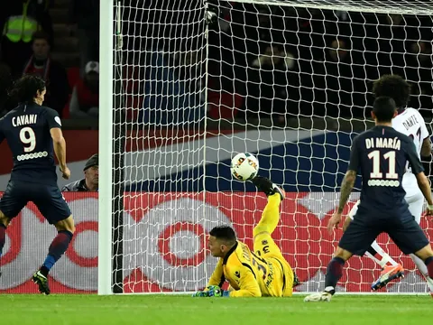 Cavani có cú đúp giúp PSG chia điểm kịch tính với Nice