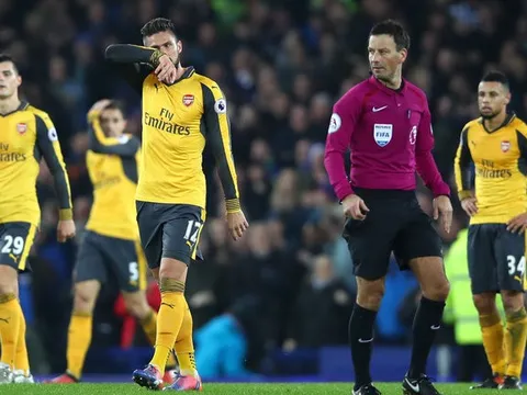 Chỉ một thất bại, cả thế giới quay lưng với Arsenal