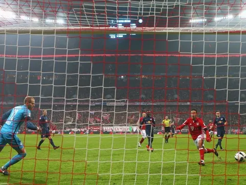 Chùm ảnh: Hạ đẹp "ngựa ô", Bayern Munich vô địch mùa Đông