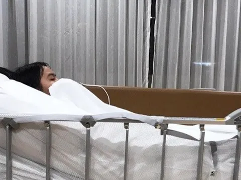 Con gái HLV Kiatisak phải nhập viện cấp cứu