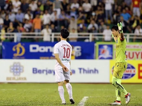 Đá penalty ẩu, Công Phượng bị đối thủ "chọc quê"