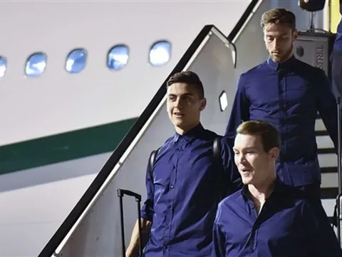 Dàn 'soái ca' Juventus thu hút mọi ánh nhìn tại sân bay Doha