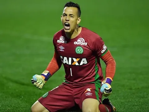Brazil tôn vinh thủ môn Chapecoense qua đời sau vụ rơi máy bay