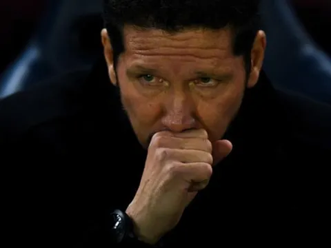 Diego Simeone 'đỏ mắt' nhìn Altetico 'chết thảm' tại El Madrigal
