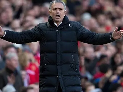 Điểm tin chiều 10/12: Mourinho không hài lòng với Rooney, Pique gây hấn với Suarez