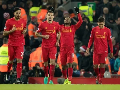 Được Stoke 'biếu không' 3 bàn, Liverpool thắng tưng bừng ngay trên sân nhà