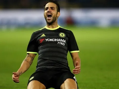 Conte bác tin bán Fabregas cho Roma