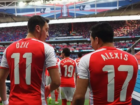 Góc Arsenal: Oezil, Sanchez và tham vọng của Pháo Thủ