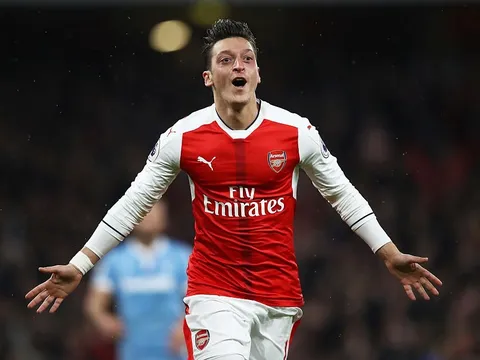 Góc Arsenal: Oezil tỏa sáng thì đã sao?