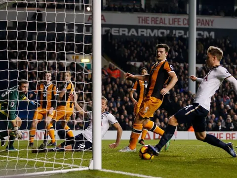 Hạ đẹp Hull City, Tottenham thổi lửa vào top 4