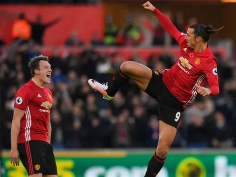 Hạ 'Mèo đen', Ibrahimovic đạt cột mốc mới ở M.U