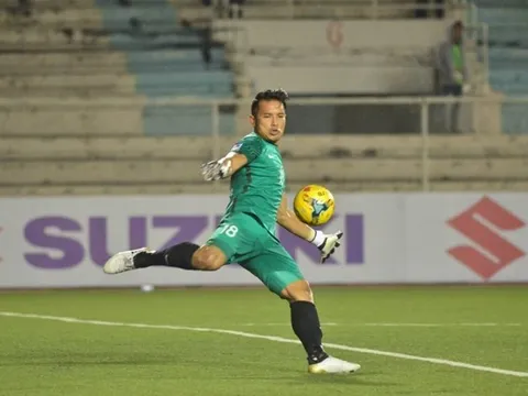 Xuất sắc ở AFF Cup, thủ thành Singapore vẫn thất nghiệp