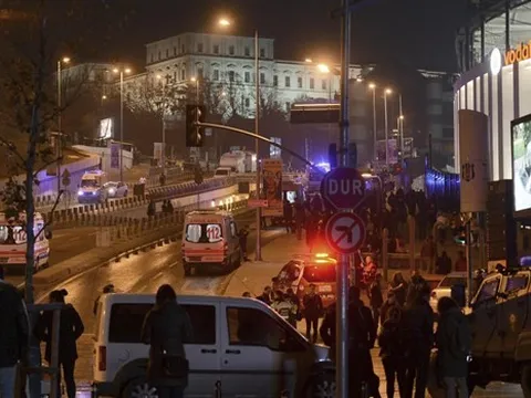 Hiện trường vụ đánh bom bên ngoài SVĐ tại Istanbul