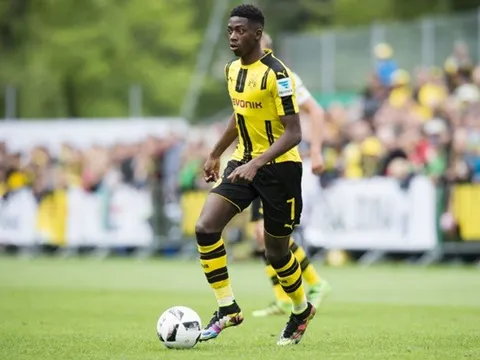 Hòa chật vật Augsburg, Dortmund đứng trước nguy cơ bật khỏi top 6