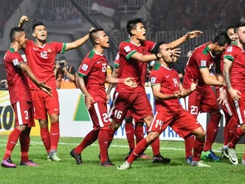 Stefano Lilipaly của Indonesia đặt mục tiêu ghi 2 bàn vào lưới Thái Lan