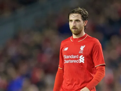 Joe Allen khi còn khoác áo Liverpool