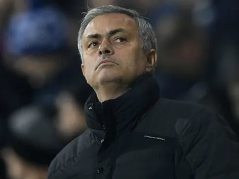 Jose Mourinho chửi thề trước tin đồn không hạnh phúc tại Manchester