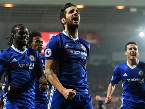 Kẻ bị 'ruồng bỏ' Fabregas tỏa sáng, Chelsea vẫn đang toàn thắng