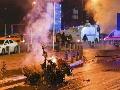 29 người thiệt mạng trong cuộc tấn công khủng bố gần sân Besiktas