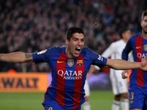 Luis Suarez nhận quà Giáng sinh sớm từ BLĐ Barcelona