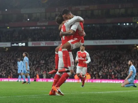 Màn tái xuất của Hector Bellerin vs Stoke City