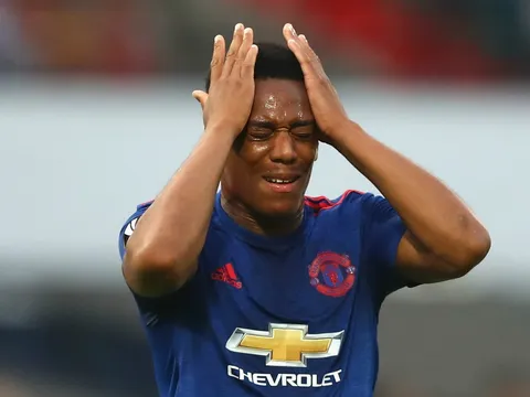 Martial thừa nhận sự khó chịu khi phải dự bị cho Ibra